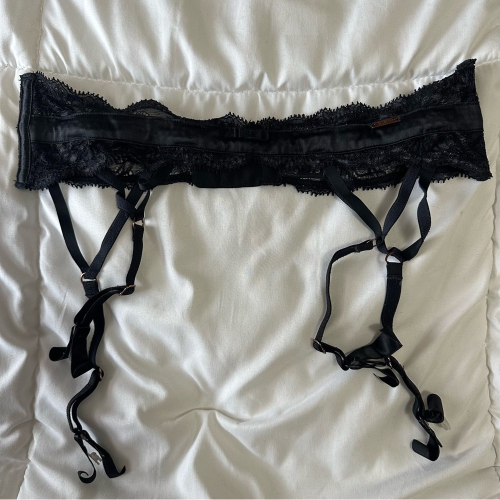 AUTOGRAPH Sexy Black lace garter belt